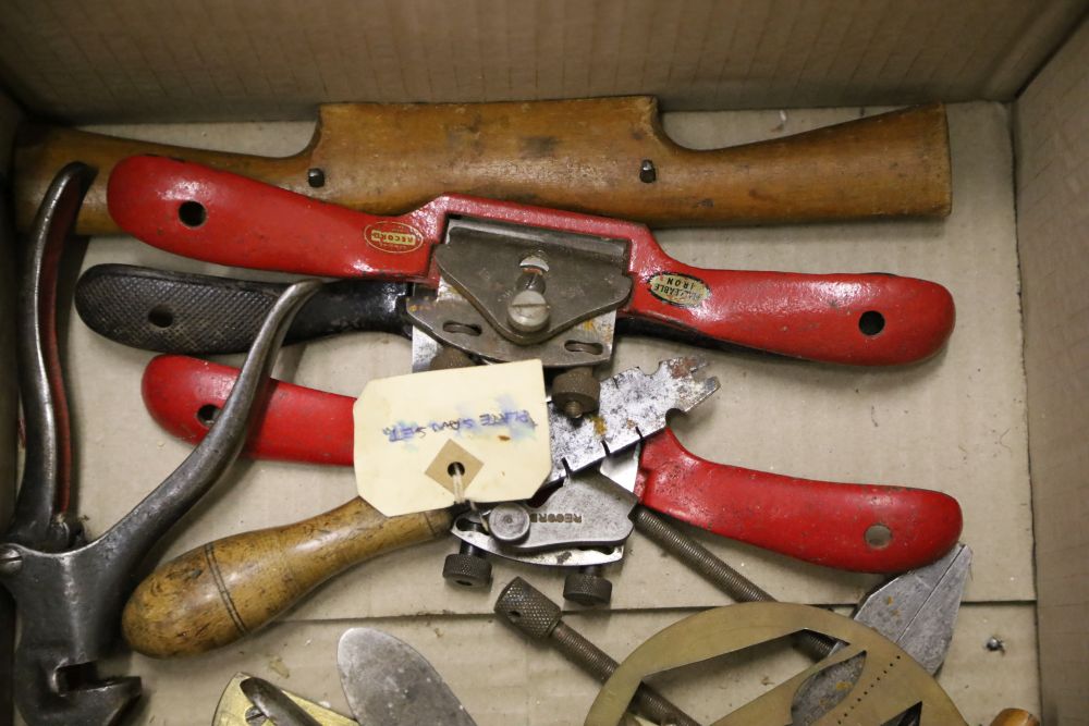 A Victorian beech handled draw knife, length 18 inch, two wood spoke shaves, large beech hooked draw knife, a plate saw set, two